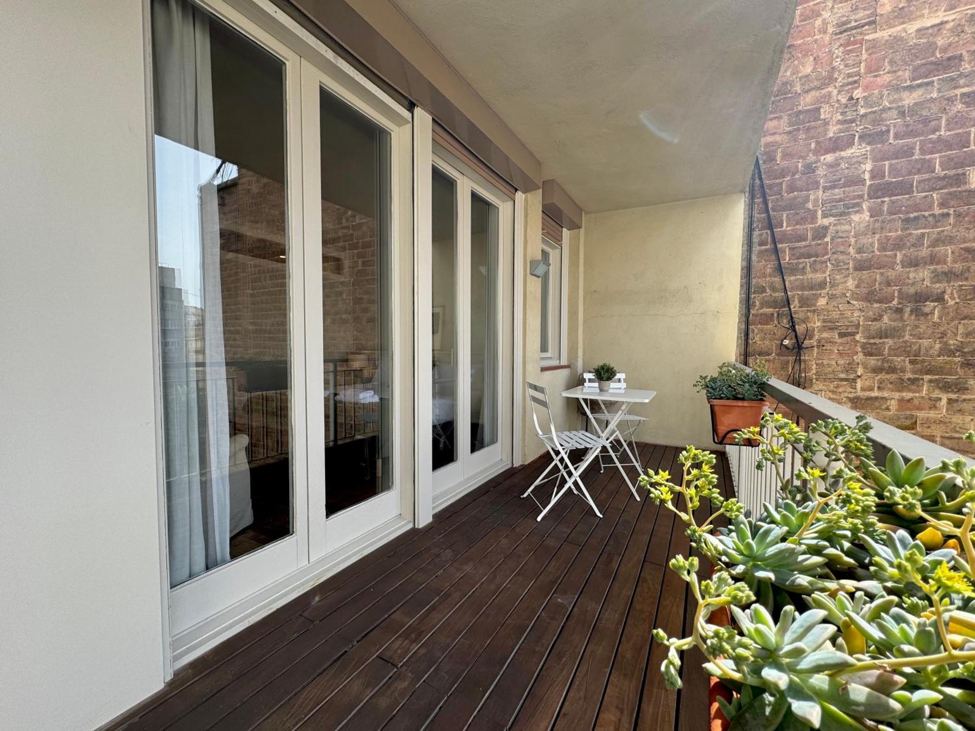 Modernist Gem Penthouse Apartment *