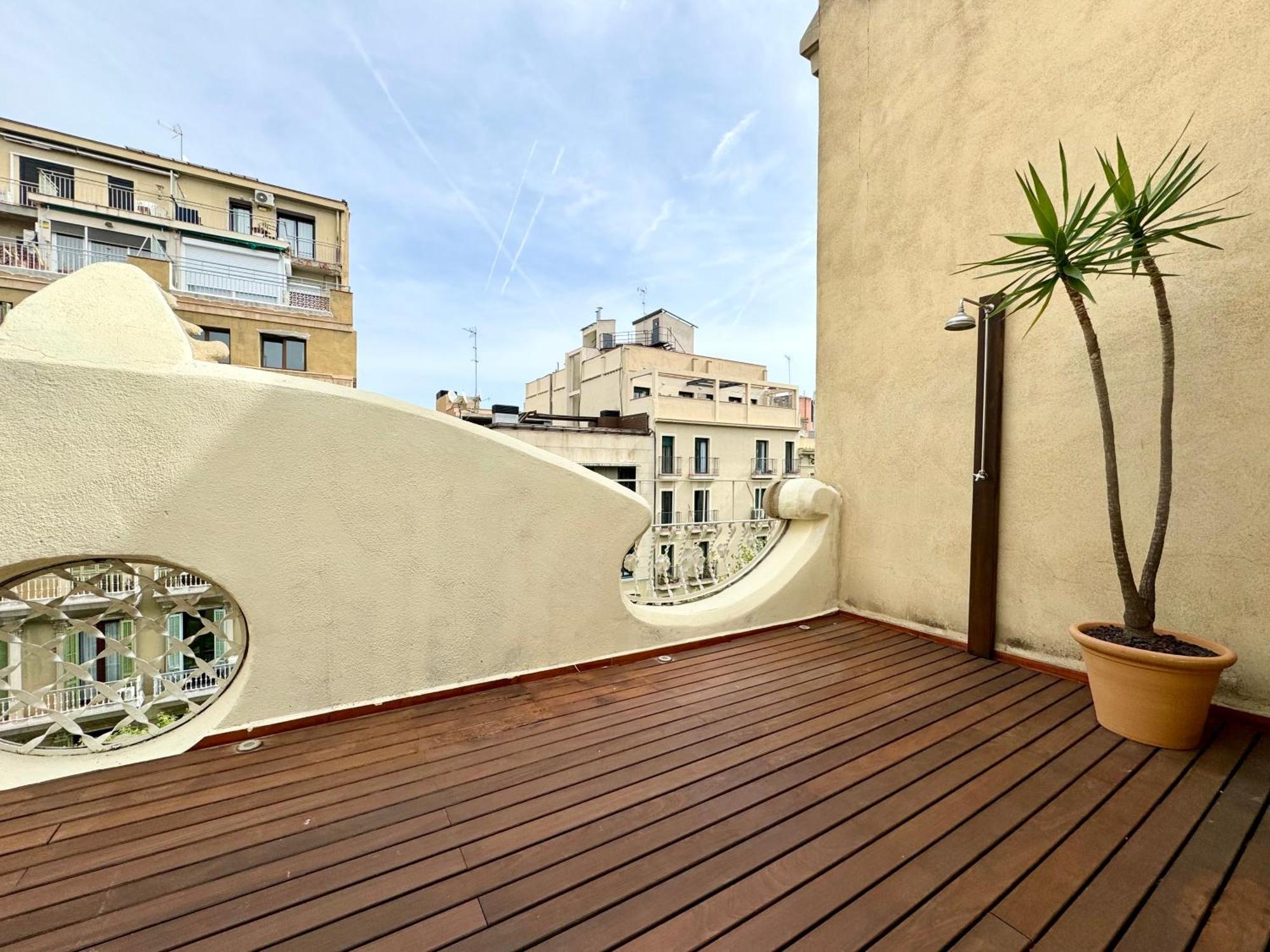 Modernist Gem Penthouse Apartment *